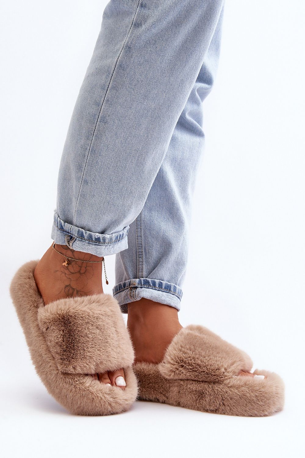 Slippers model 190672